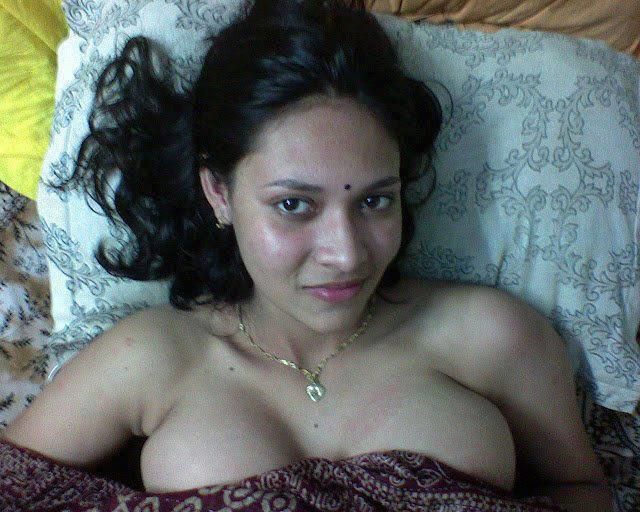 Hot bhabhi cleavage show best adult free image